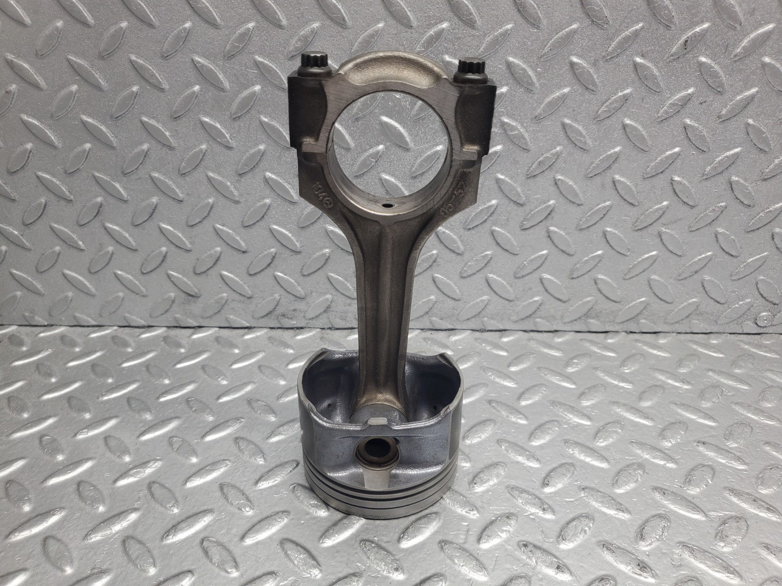 W124 Wagon piston with connecting rod used OEM