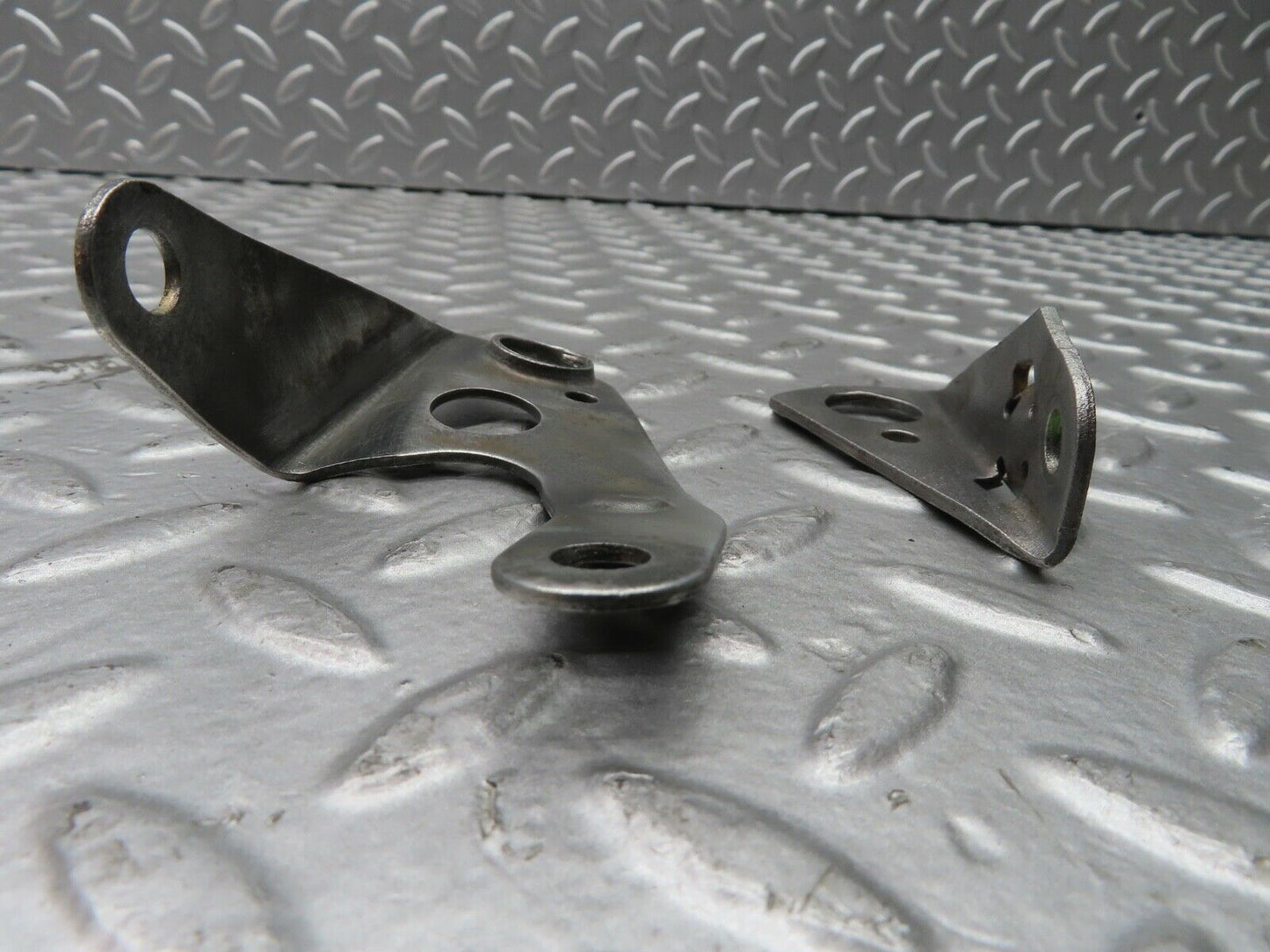 21342 Mercedes-Benz W123 230E Engine Lifting Eyes Hooks