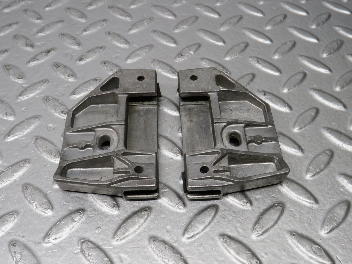 39728 Mercedes-Benz R129 320SL Coupe Door Window Guide Bracket 1247250132 1247250232