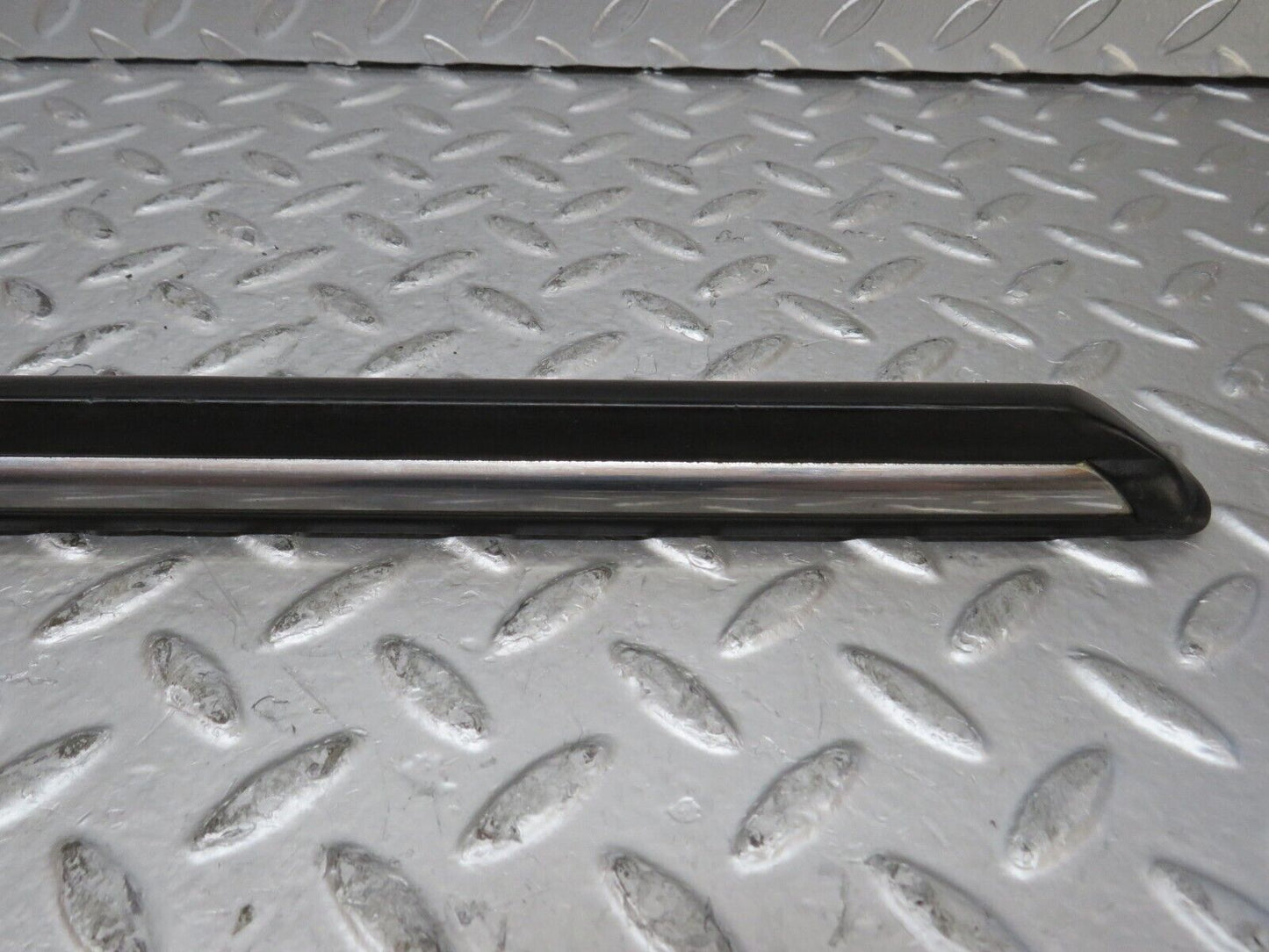 26077 Mercedes-Benz W116 450SE Front Left Fender Wing Centre Moulding Trim
