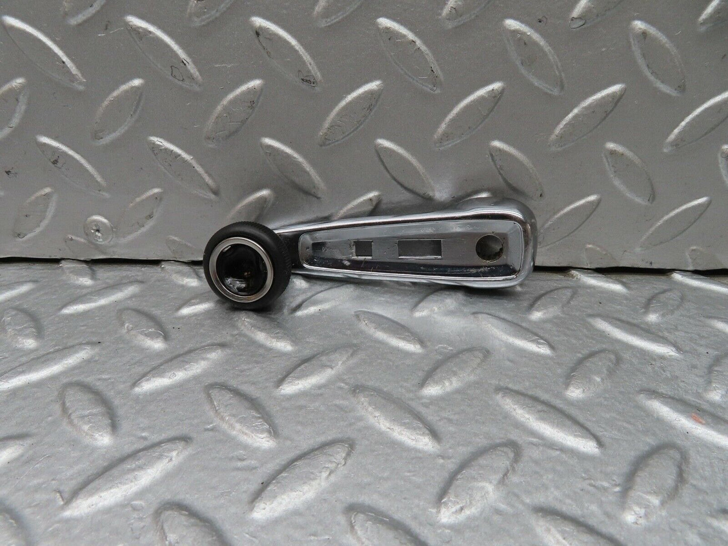 17954 Mercedes-Benz W123 200 Window Lifter Crank Handle