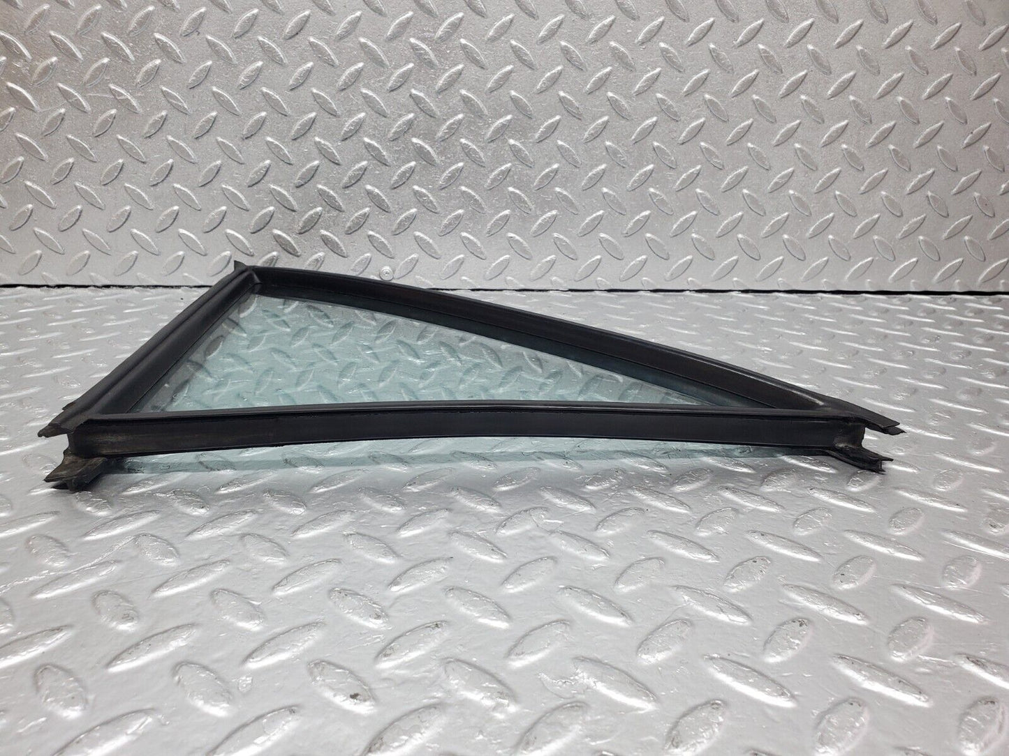 45804 Mercedes-Benz W126 420SE Rear Right Quarter Window Glass 1267350224