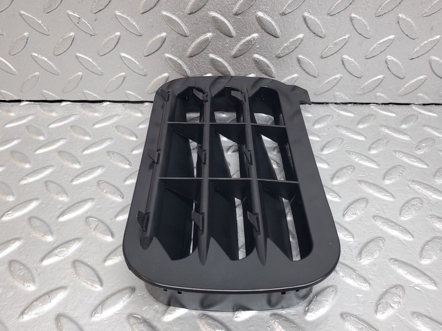 44735 Mercedes-Benz W124 220E Rear Air Intake Vent Left 1248370230 1248370242