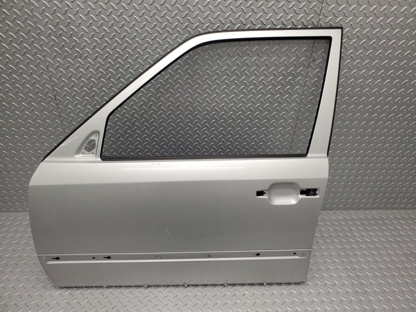 46122 Mercedes-Benz W124 Front Left Door