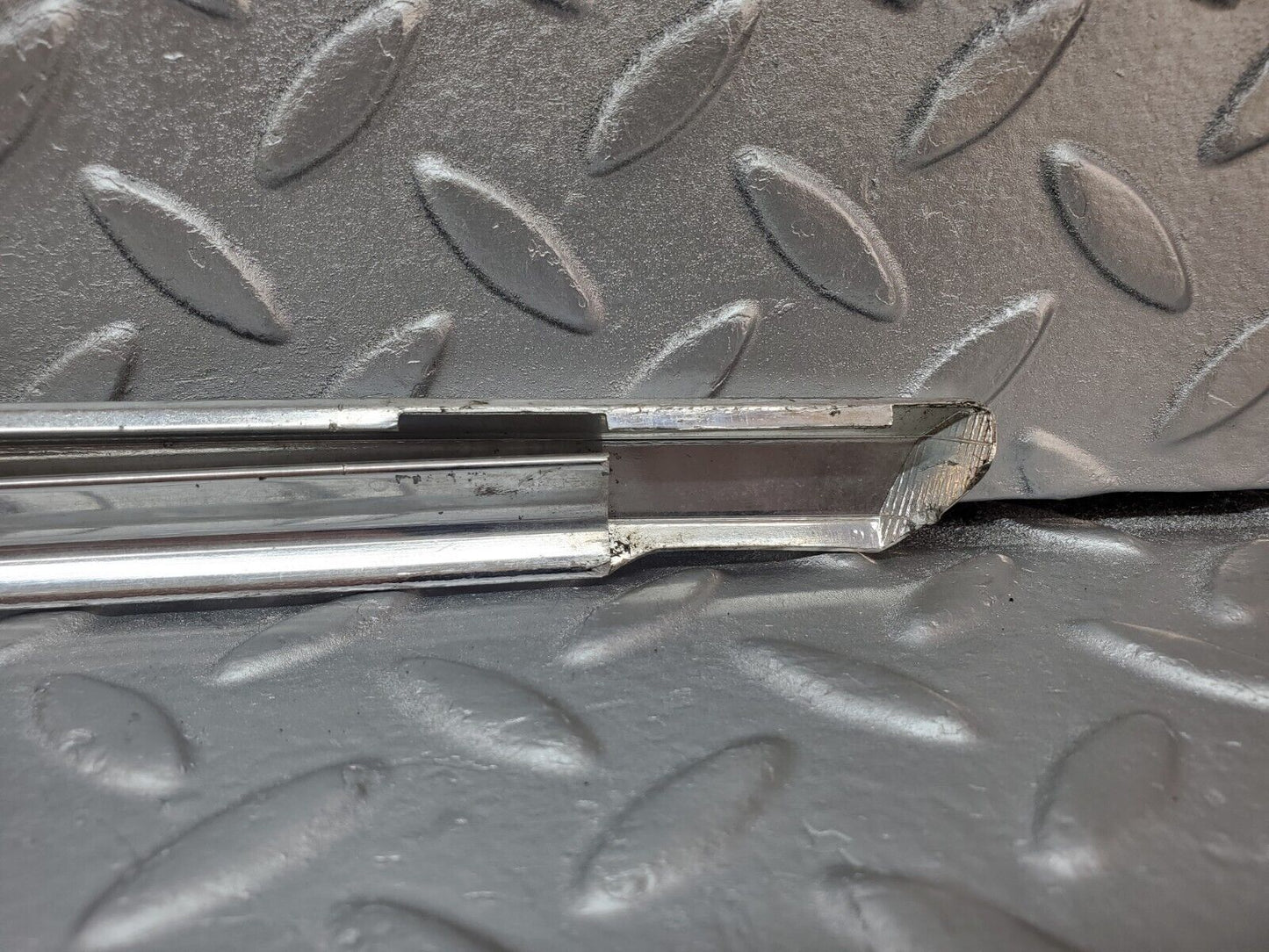 45808 Mercedes-Benz W126 420SE Front Right Door Chrome Moulding Trim