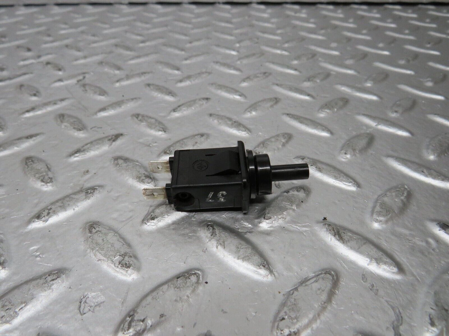 26207 Mercedes-Benz W116 450SE Door Contact Switch 0008212852