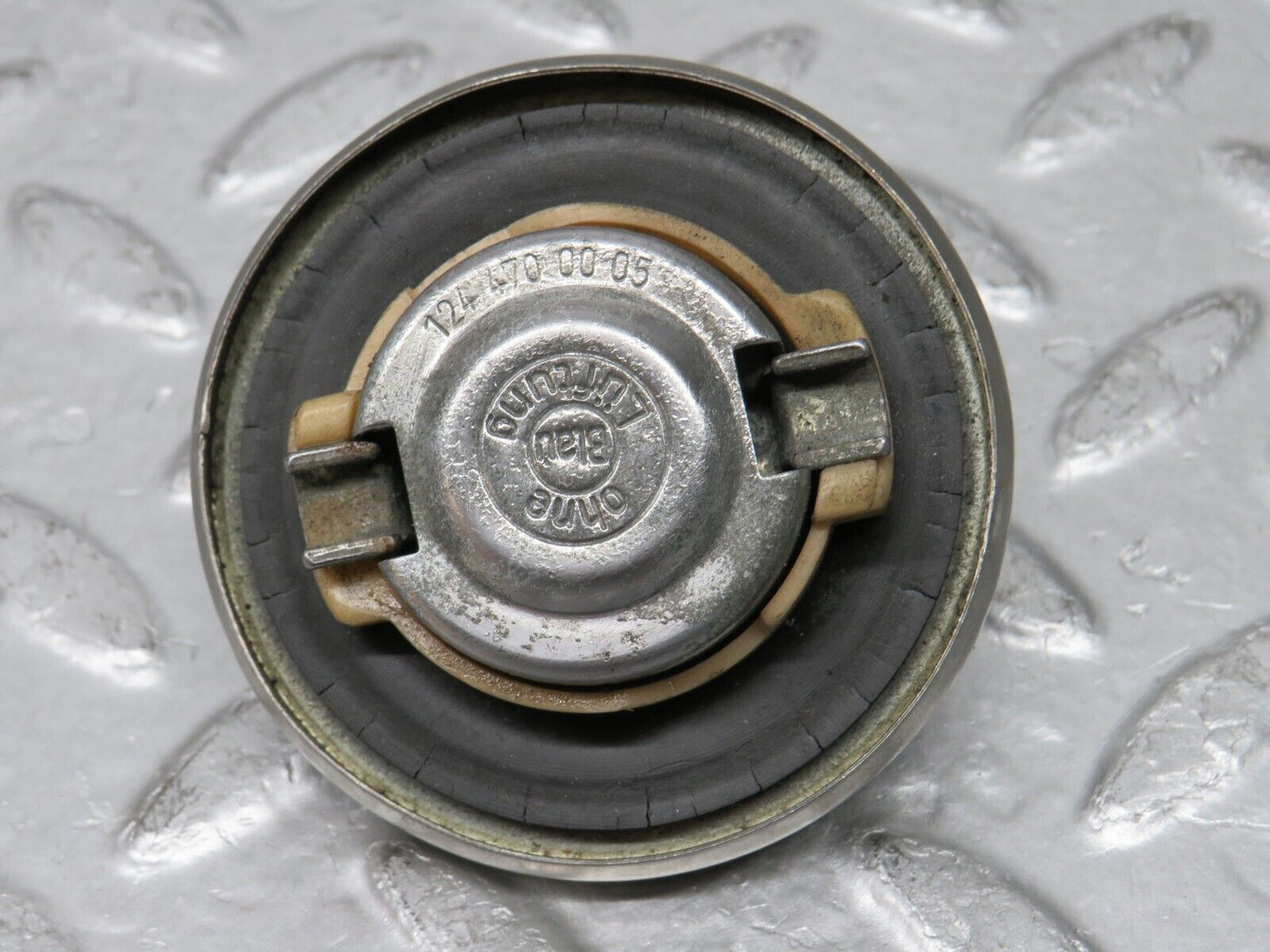29525 Mercedes-Benz W123 230E Fuel Tank Cap 1244700005