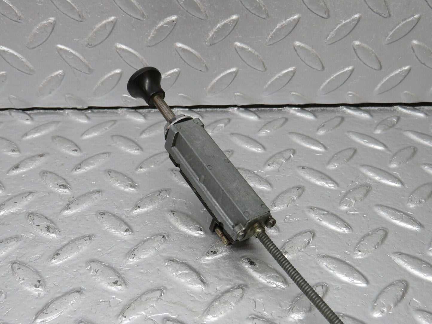 40453 Mercedes-Benz W110 230 Carburettor Choke Cable Pull Switch