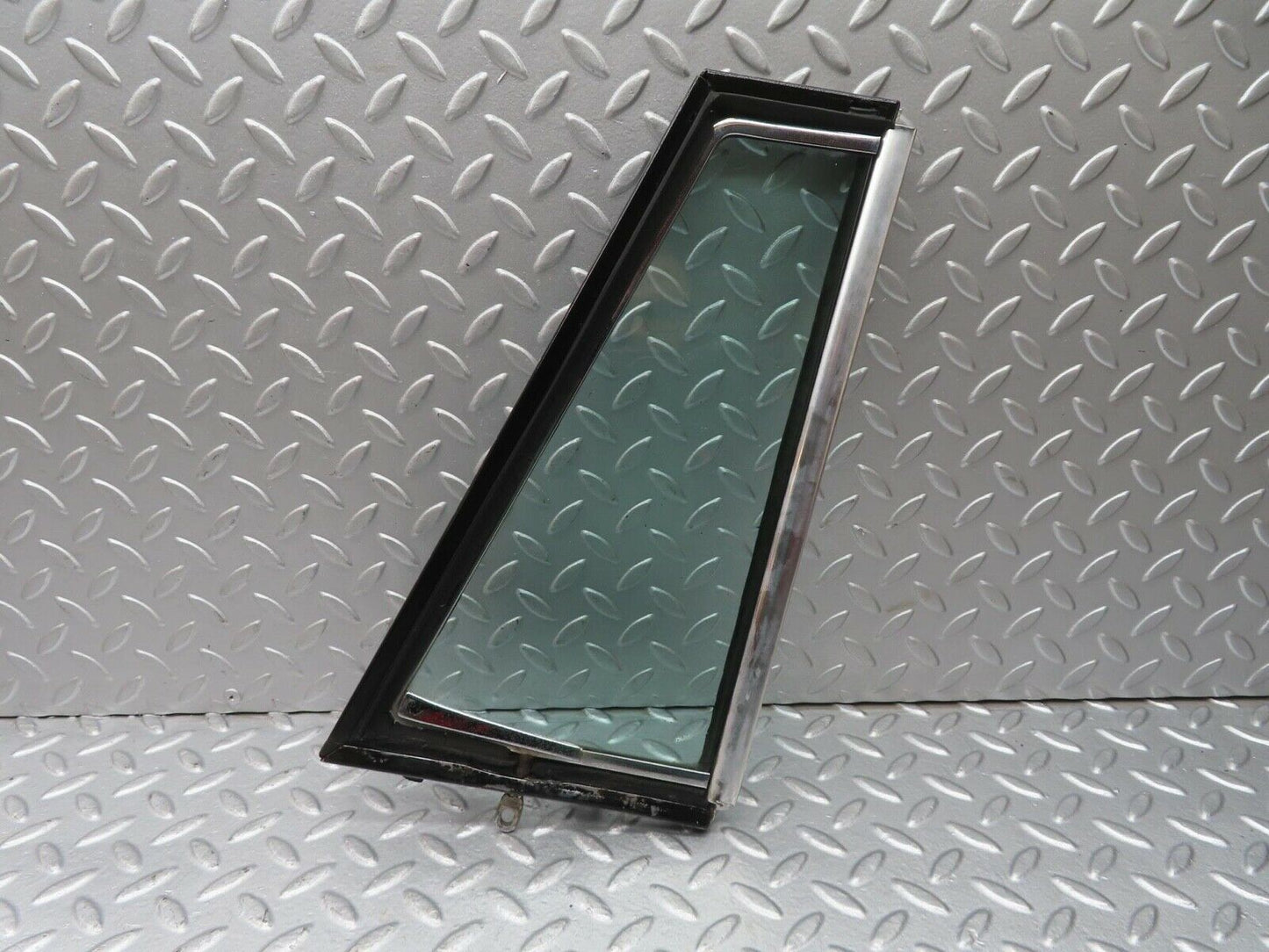 13096 Mercedes-Benz W111 220S Front Left Quarter Window Glass