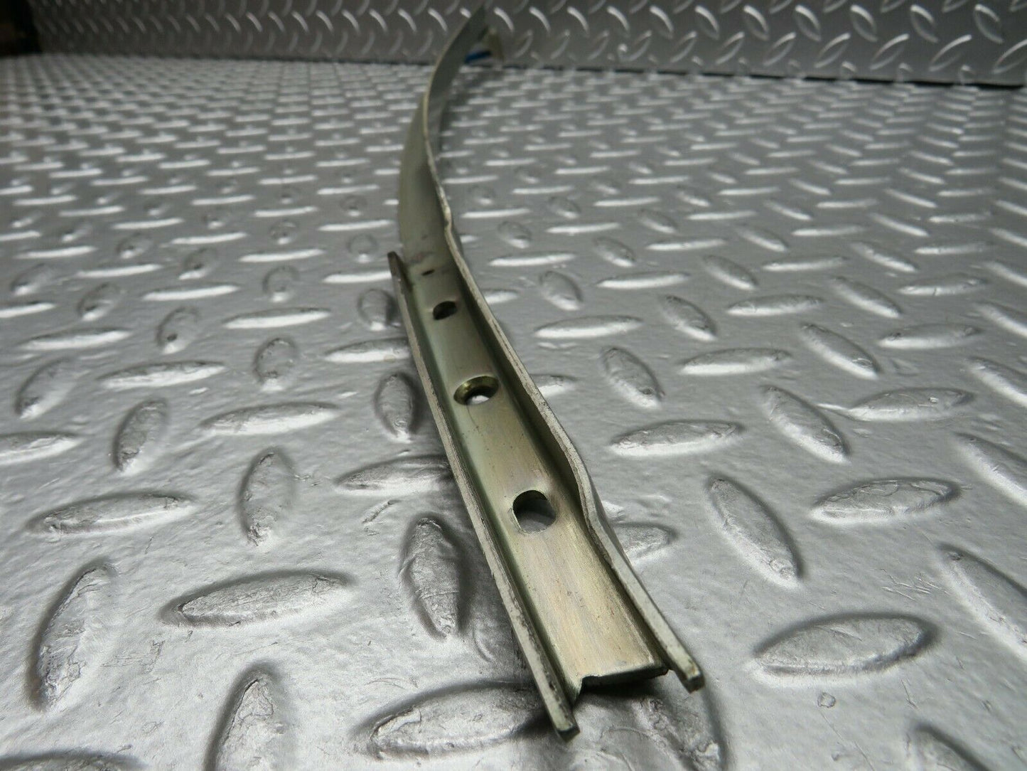 22530 Mercedes-Benz C124 E220 Coupe Right Door Window Channel