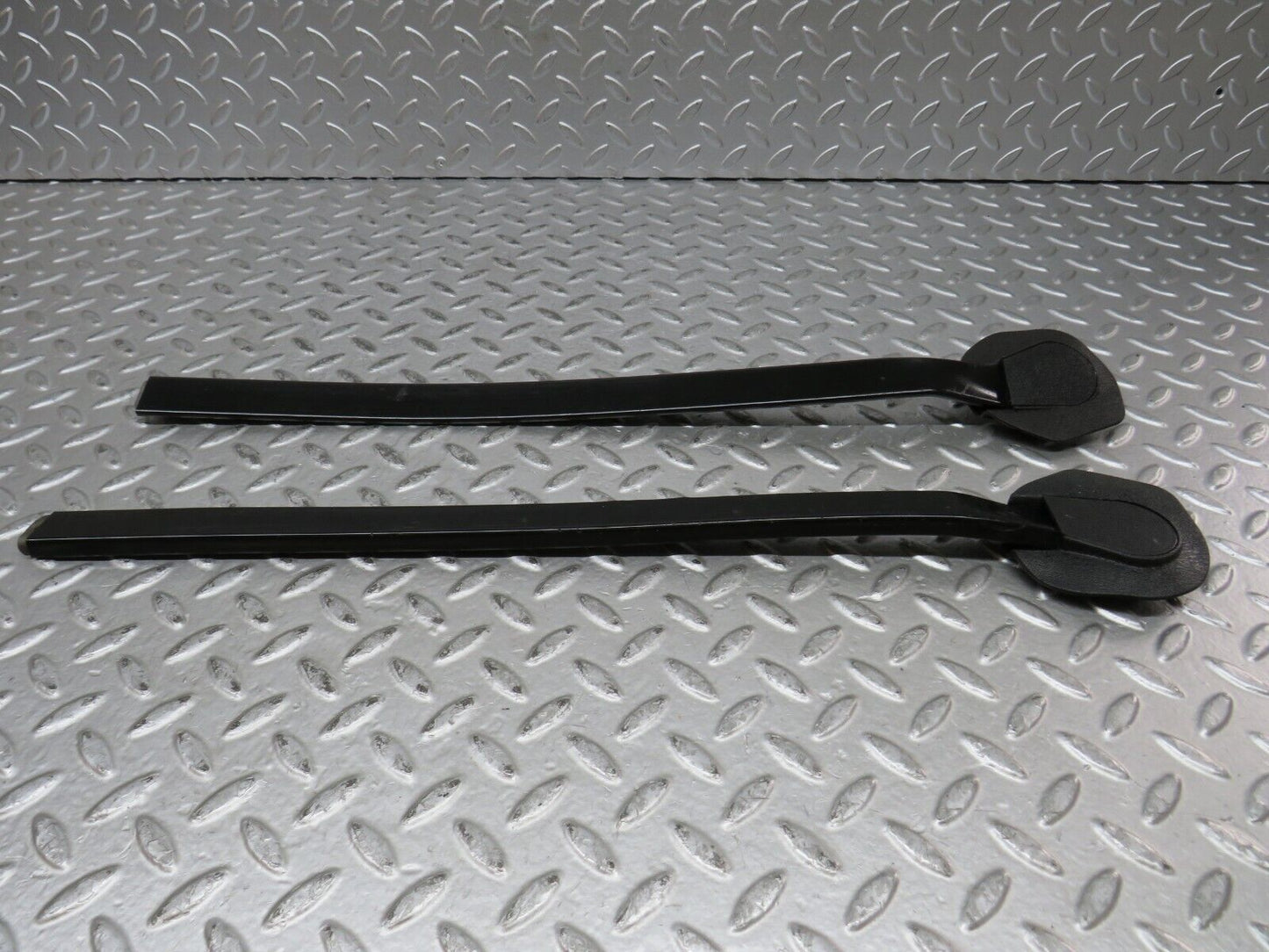 28640 Mercedes-Benz W123 280E Seat Belt Runner 1239192520 1239192620