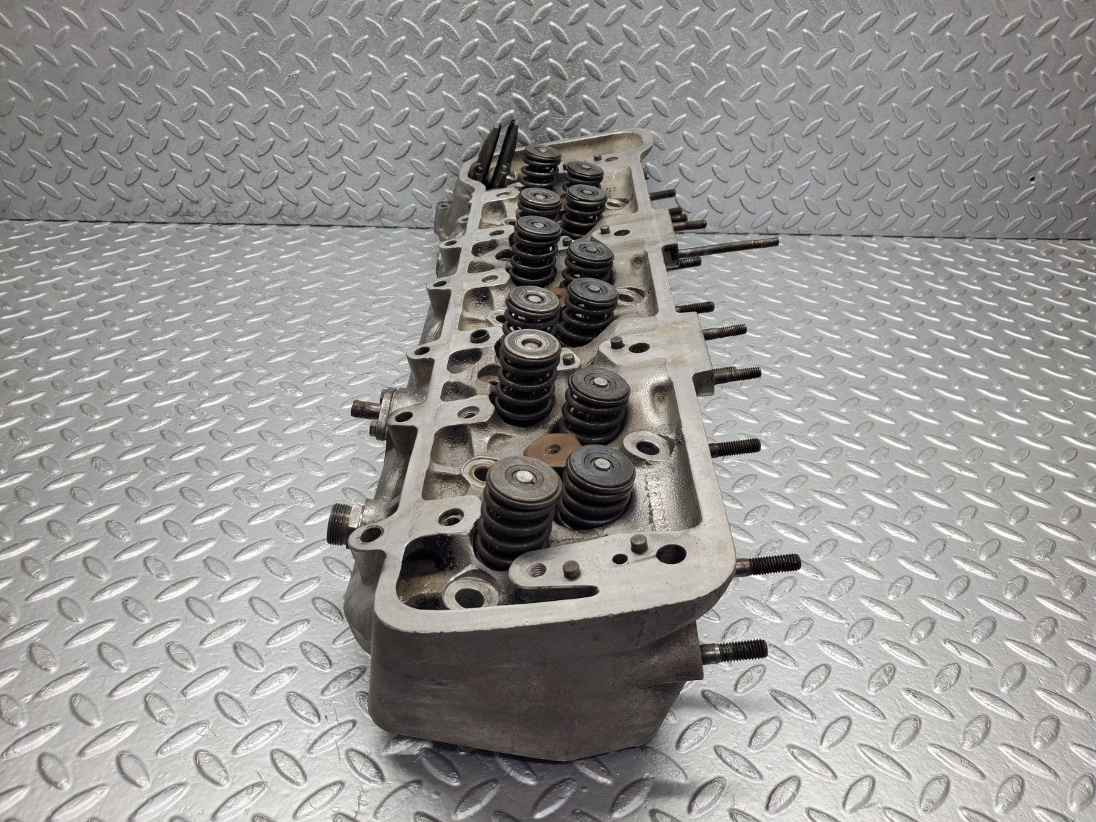 W112 cylinder head used OEM