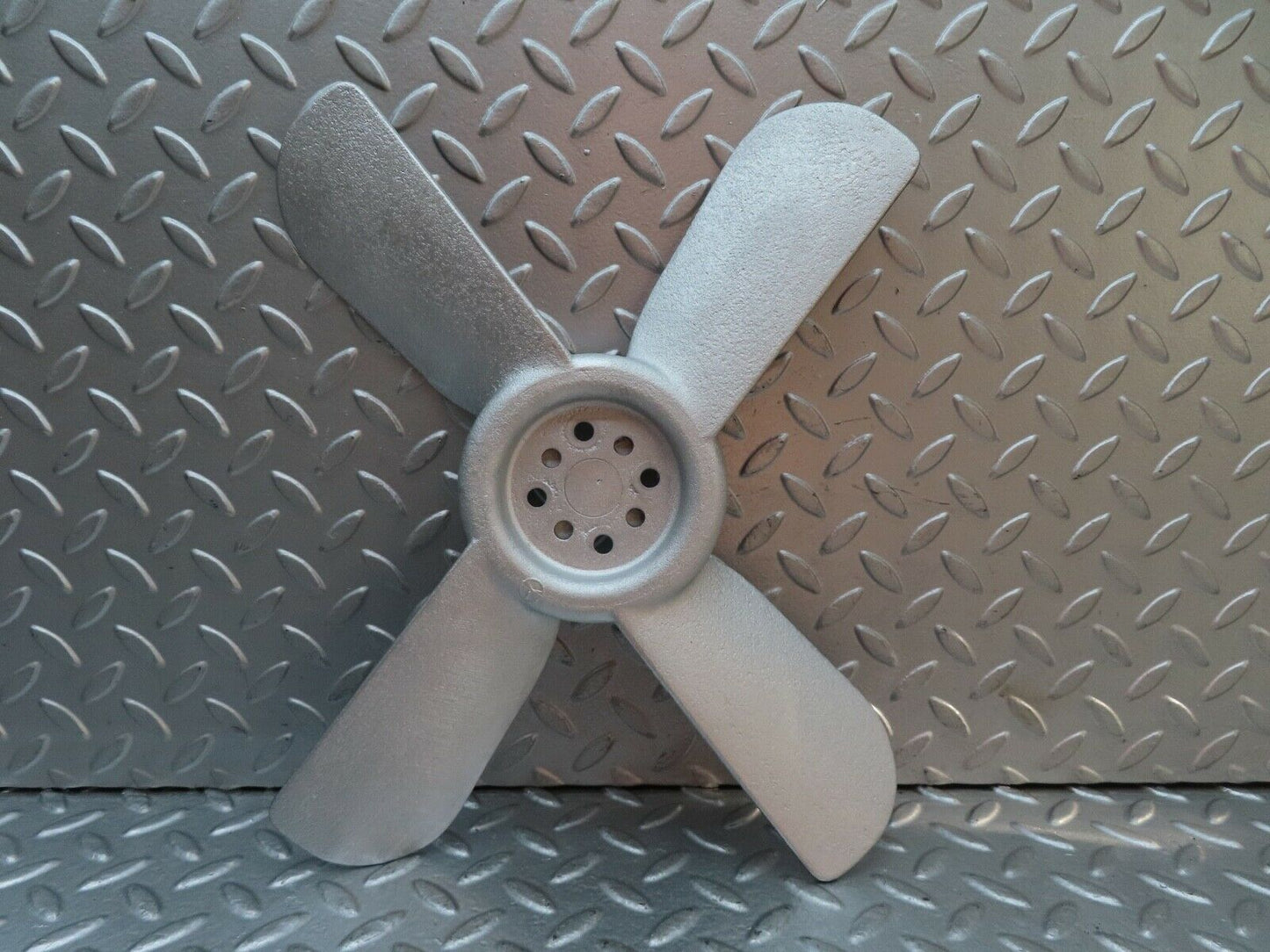 18562 Mercedes-Benz W136 170V Engine Cooling Fan 1812050806