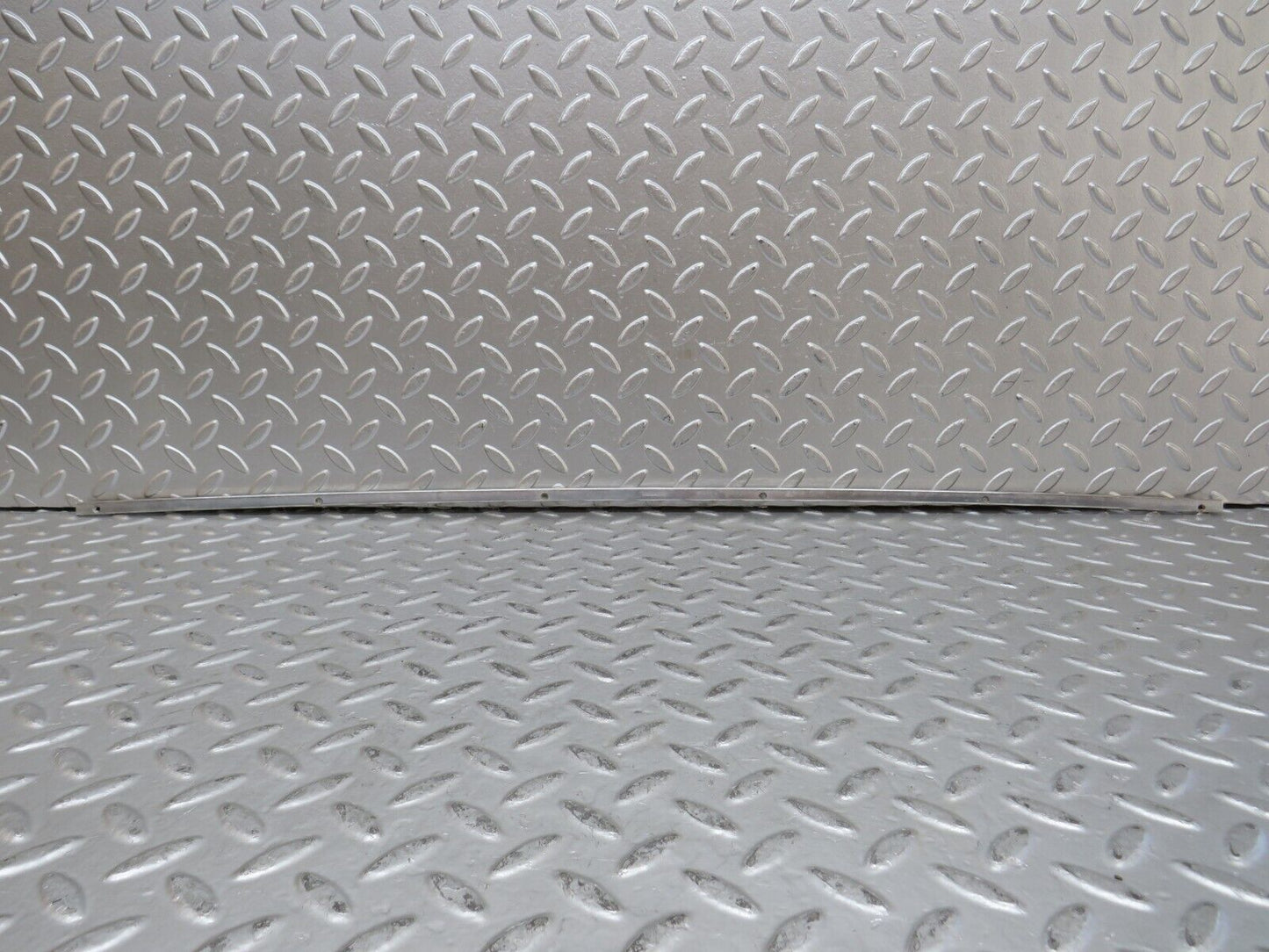 28153 Mercedes-Benz W123 280E Sunroof Chrome Trim