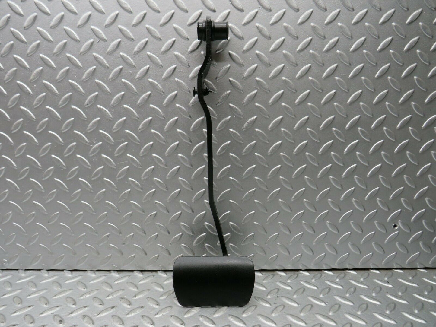 22138 Mercedes-Benz S123 280TE Wagon Brake Pedal