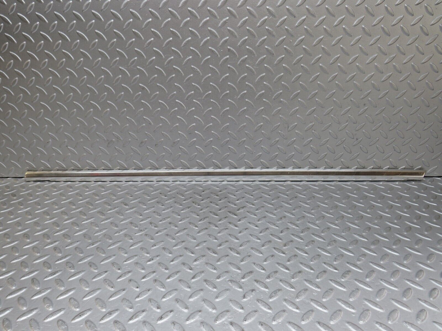 36293 Mercedes-Benz W126 420SE Rear Right Door Chrome Moulding Trim