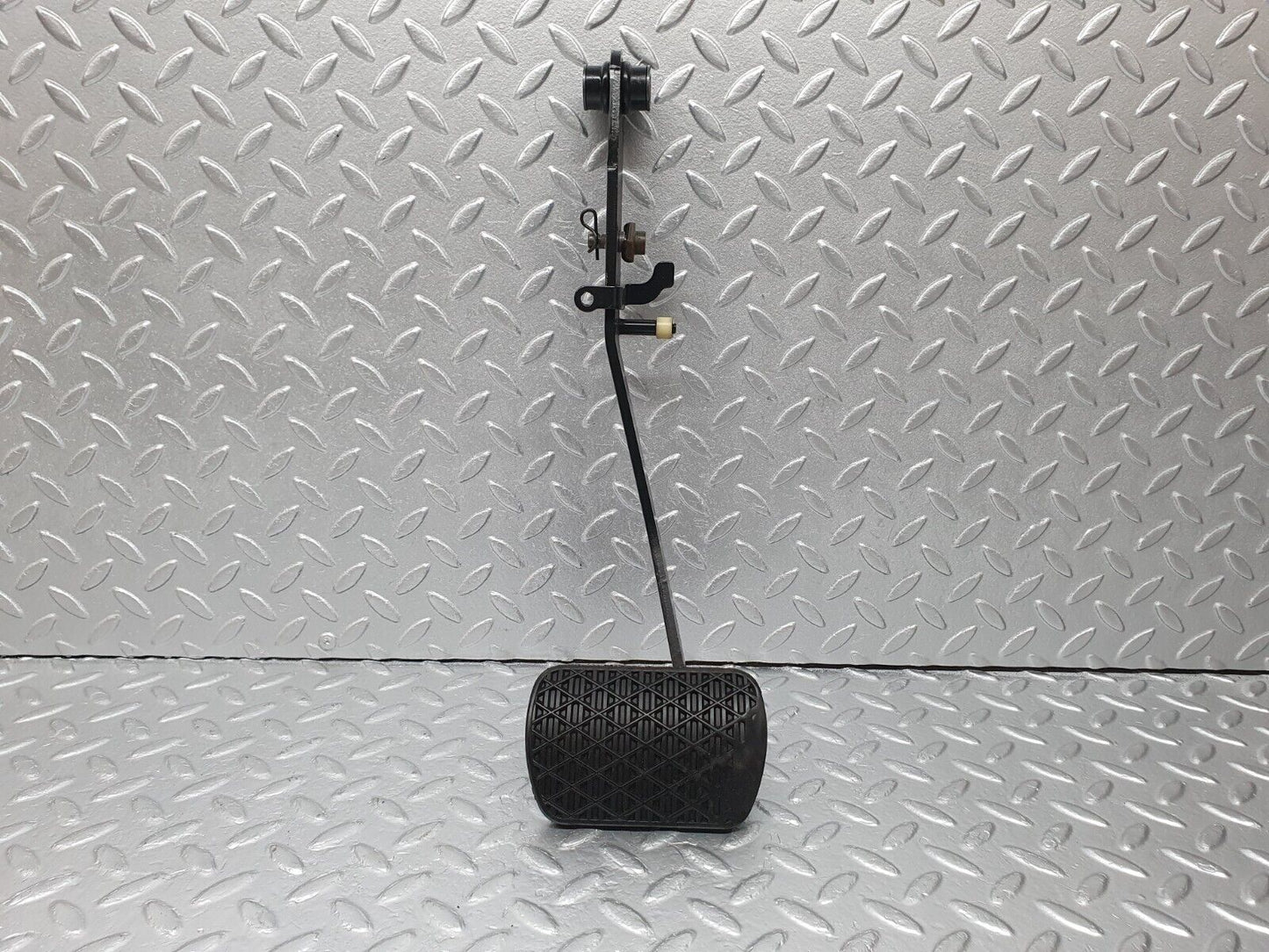 41967 Mercedes-Benz W202 C200 Brake Pedal With Rubber 1232910082
