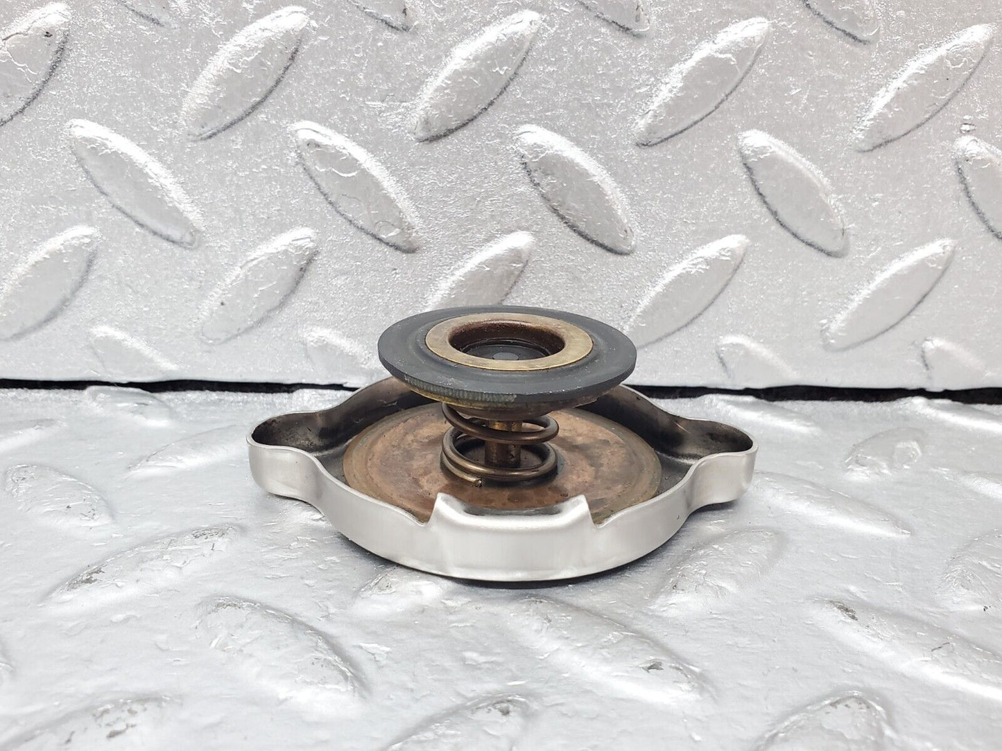 44349 Mercedes-Benz W123 280E Radiator Cap Behr 1235010015