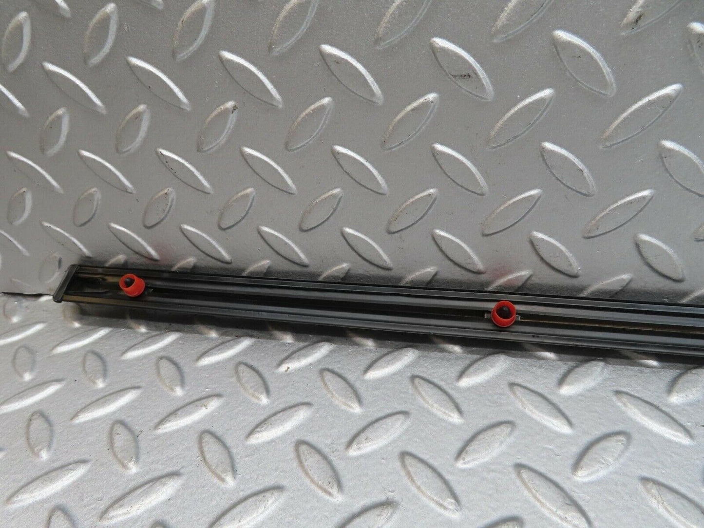 15831 Mercedes-Benz W123 280E Front Right Fender Wing Centre Moulding Trim