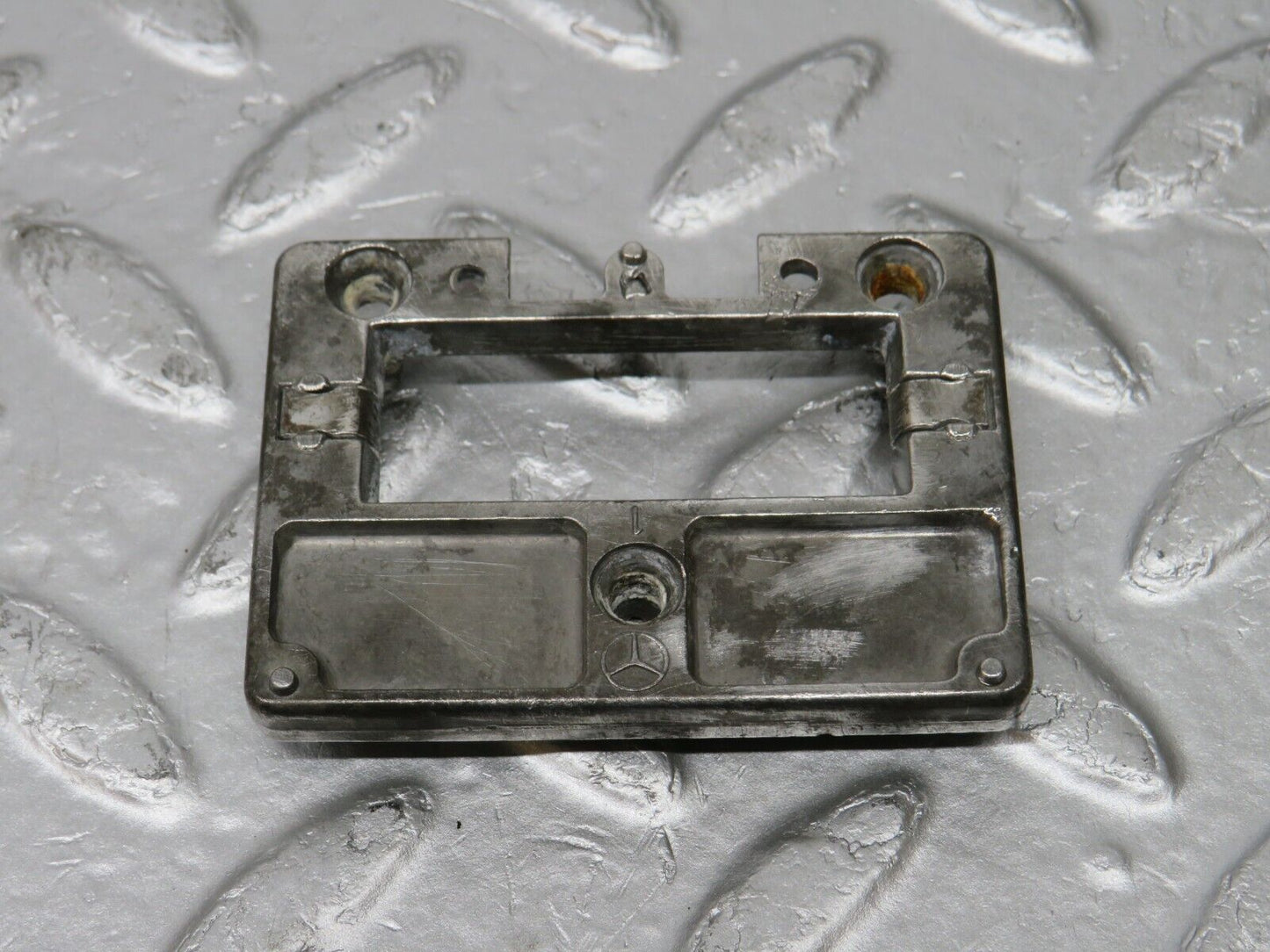 34353 Mercedes-Benz C126 380SEC Coupe Rear View Mirror Mount Bracket