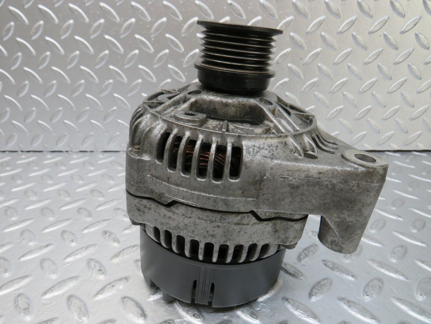 25765 Mercedes-Benz W124 280E Generator Alternator Bosch 0123335002 0091540202