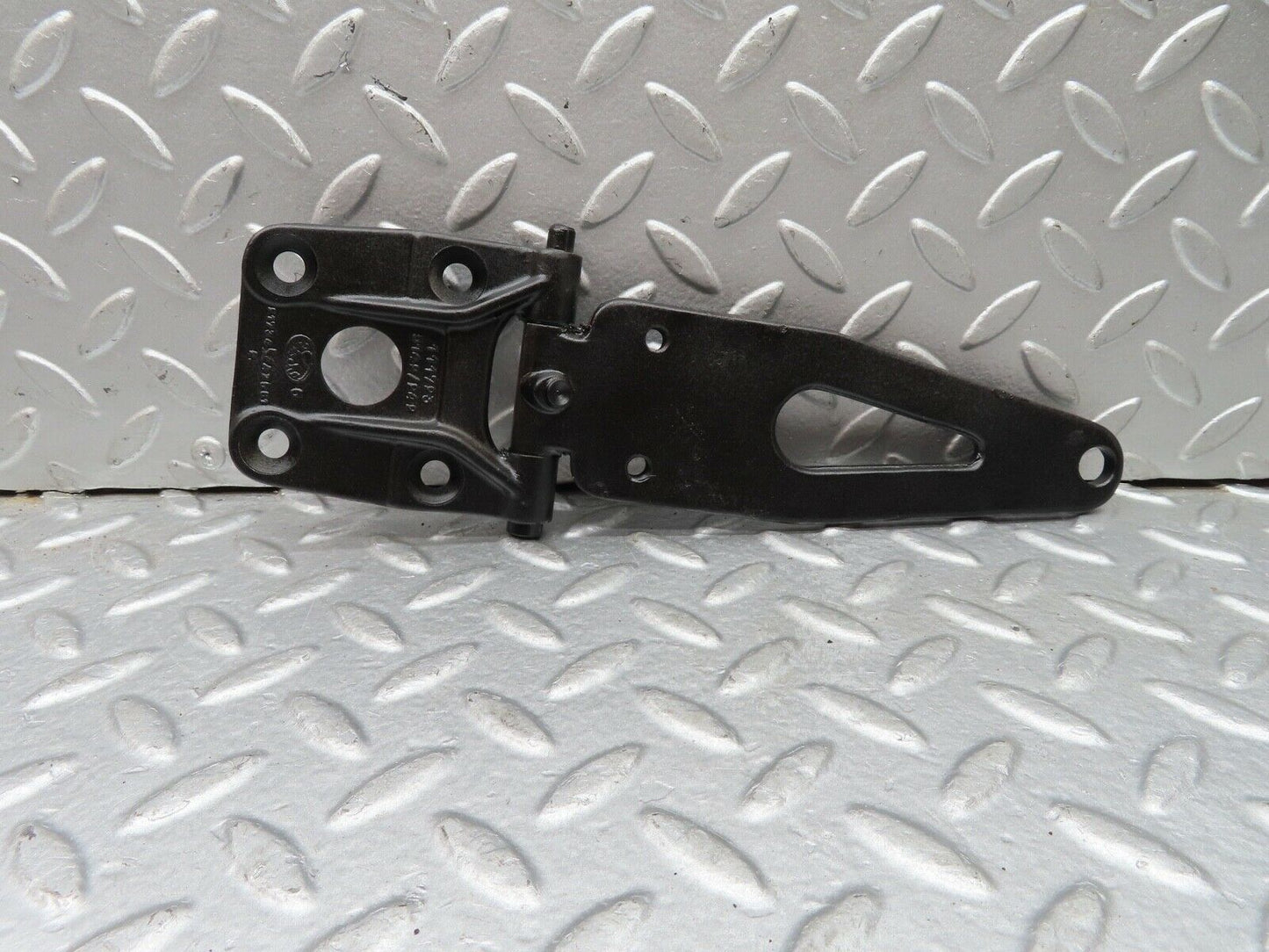 18223 Mercedes-Benz W111 220SE Coupe Right Door Hinge 1117235041