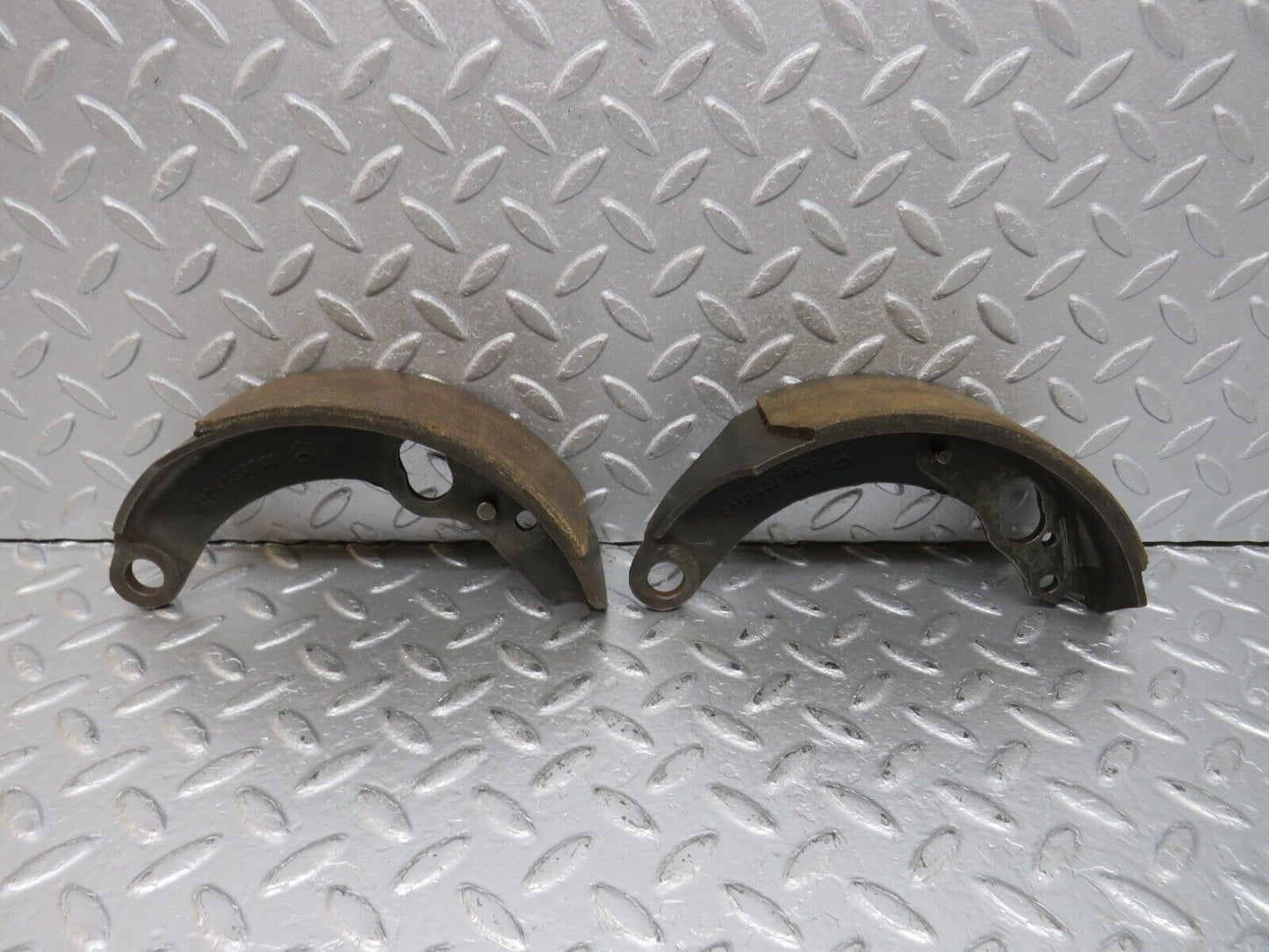 40502 Mercedes-Benz W110 230 Rear Brake Shoes 1104230808 1104230708