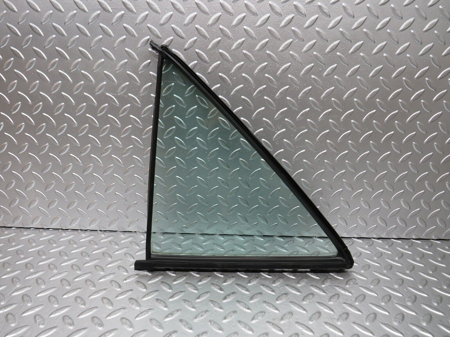 25130 Mercedes-Benz W201 190D Rear Right Quarter Window Glass 2017350624