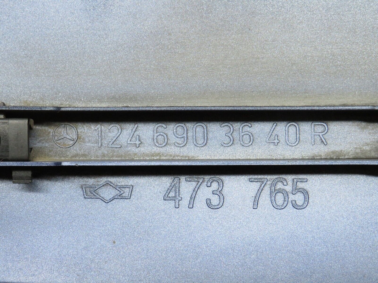 28979 Mercedes-Benz C124 320CE Front Right Fender Moulding Trim 1246903640