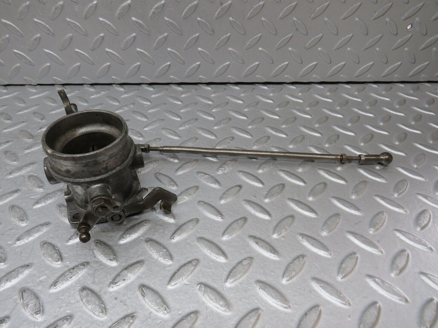 35949 Mercedes-Benz 240D OM616.912 Throttle Body Valve 6210700727
