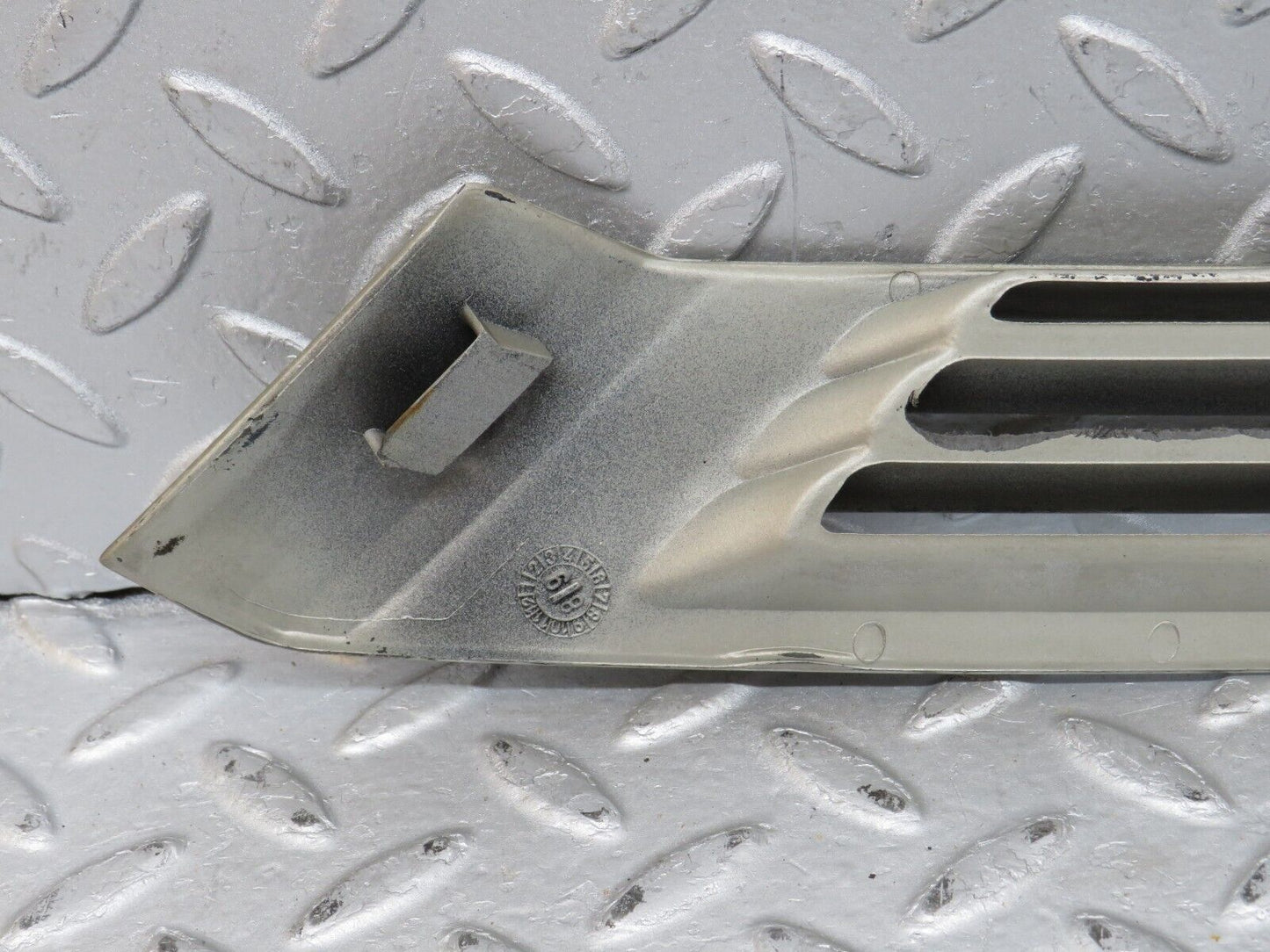36500 Mercedes-Benz W201 190E 2.0L C Pillar Exterior Cover Left Side 2016980189