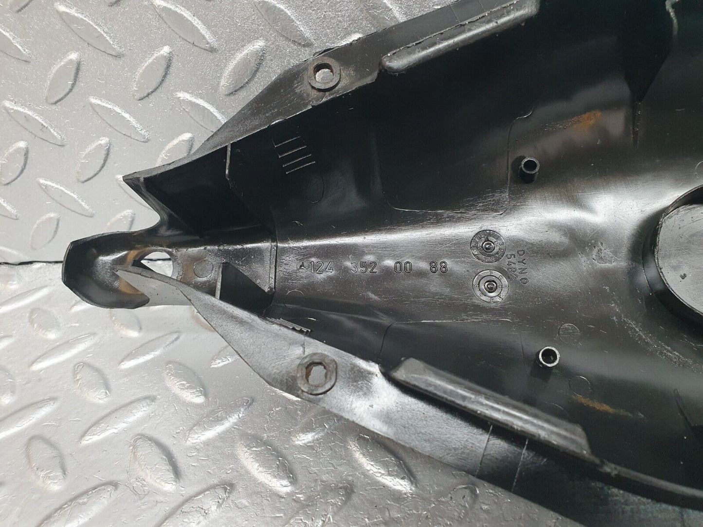 42747 Mercedes-Benz W201 190 2.0L Rear Control Arm Cover 2x 1243520088