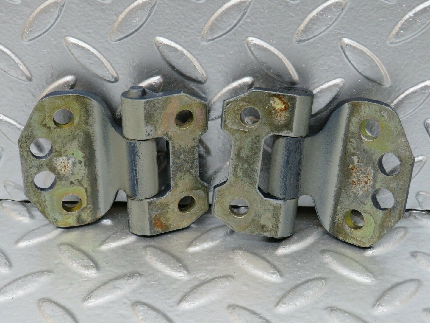 24394 Mercedes-Benz S124 220TE Wagon Door Hinge Right Side