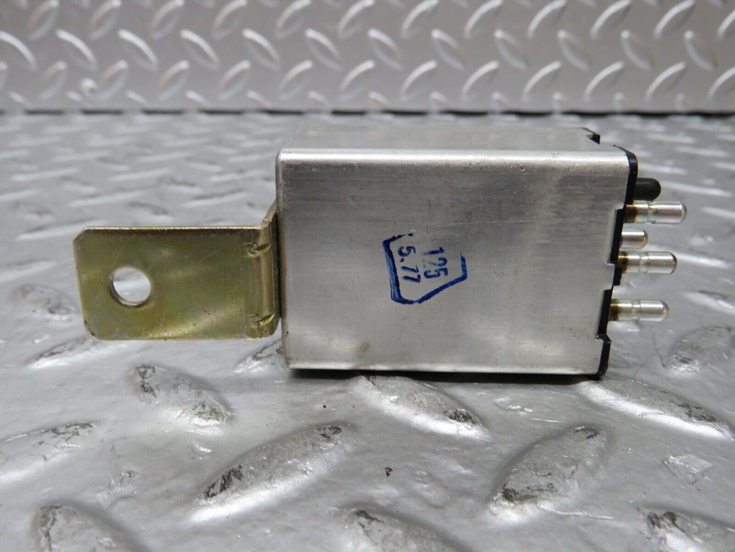 26201 Mercedes-Benz W116 450SE Heated Window Relay 1078200110