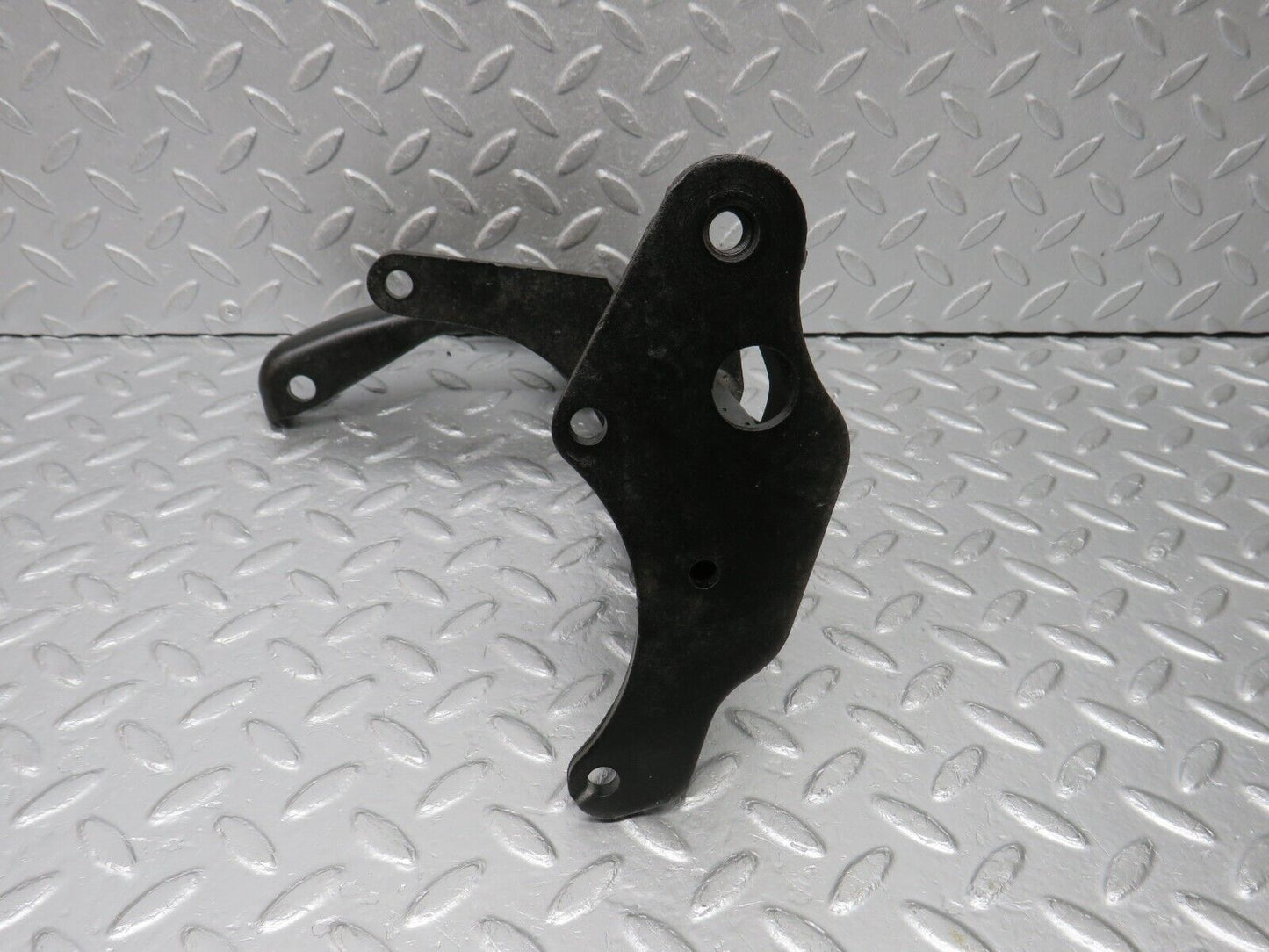 39290 Mercedes-Benz R107 500SL Air Condition Compressor Mount Bracket