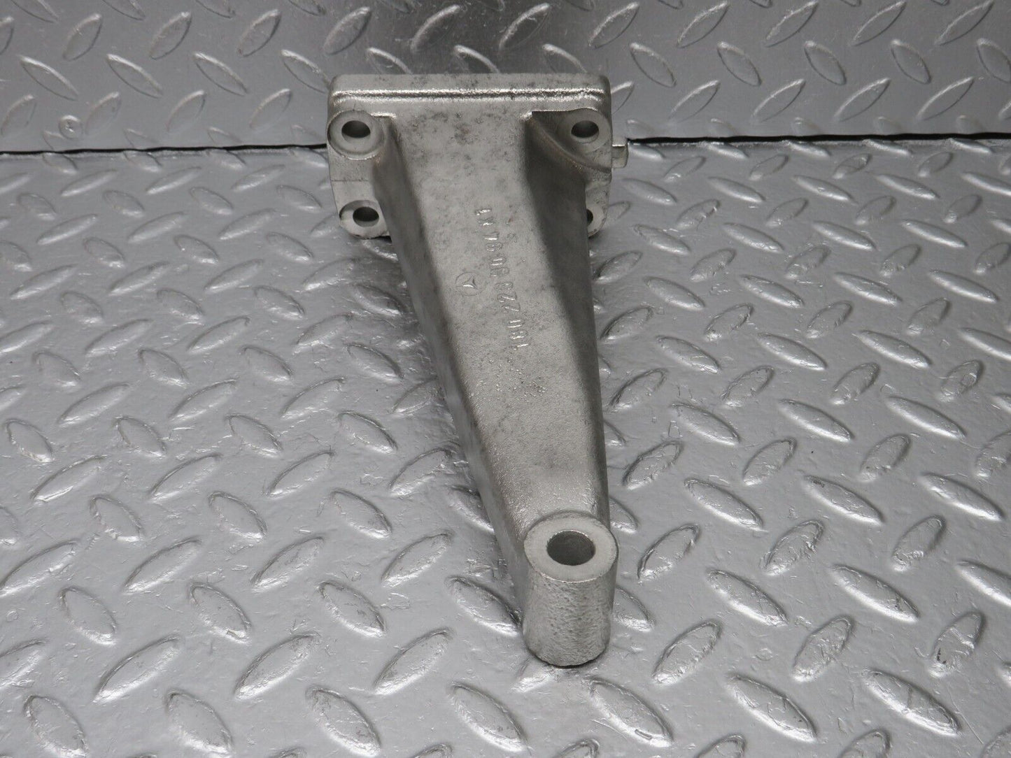 40300 Mercedes-Benz W110 230 Engine Mount Bracket Left Side 1802233004