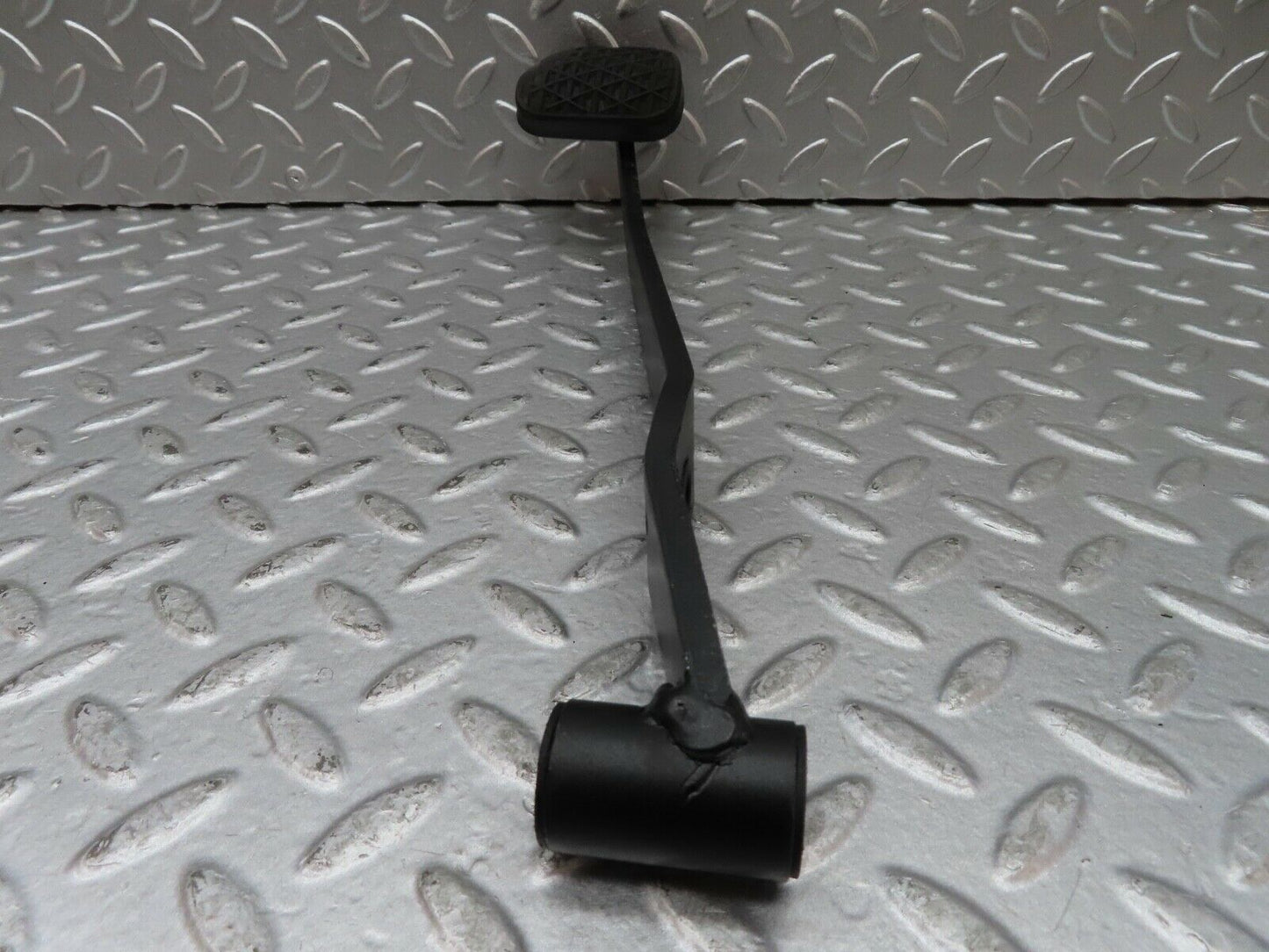 20362 Mercedes-Benz W114 280CE Coupe Brake Pedal With Rubber 1102910182
