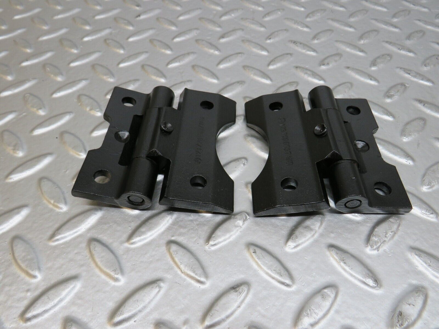 25422 Mercedes-Benz W123 200 Door Hinge Pair 1237200037