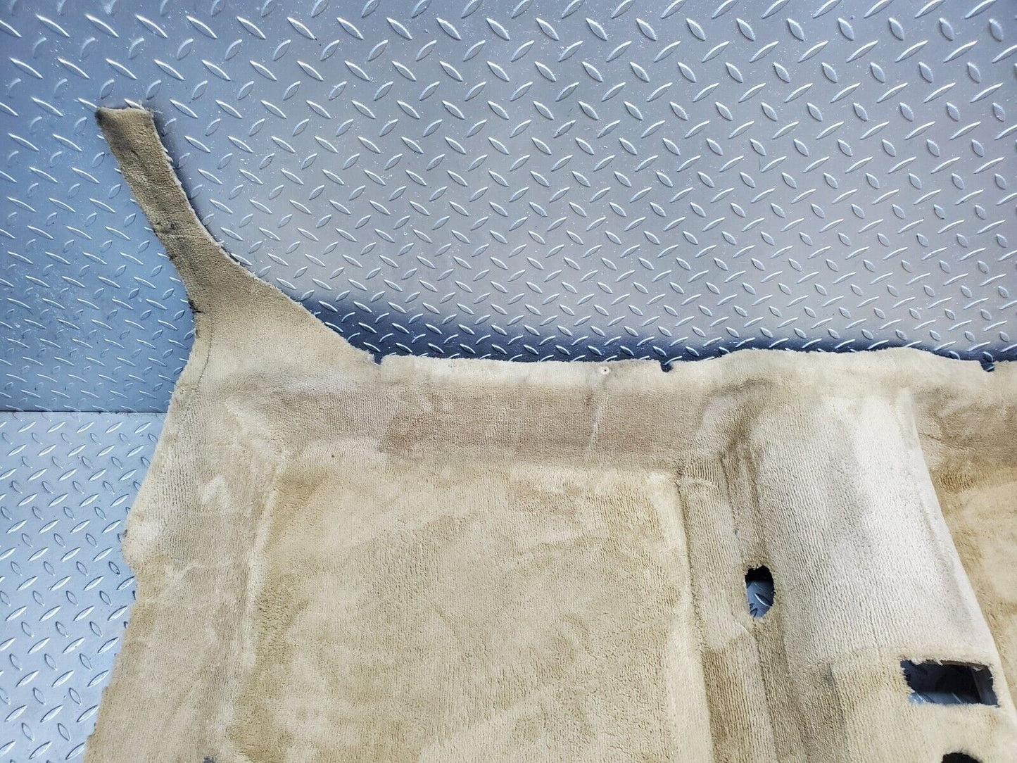 45875 Mercedes-Benz W126 420SE Rear Floor Carpet Beige 1266801546