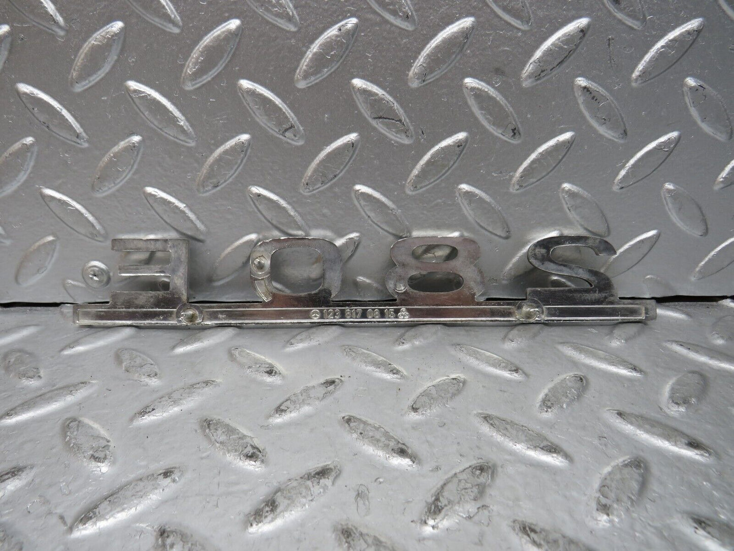 27264 Mercedes-Benz W123 280E Trunk Badge Logo Emblem 1238170815