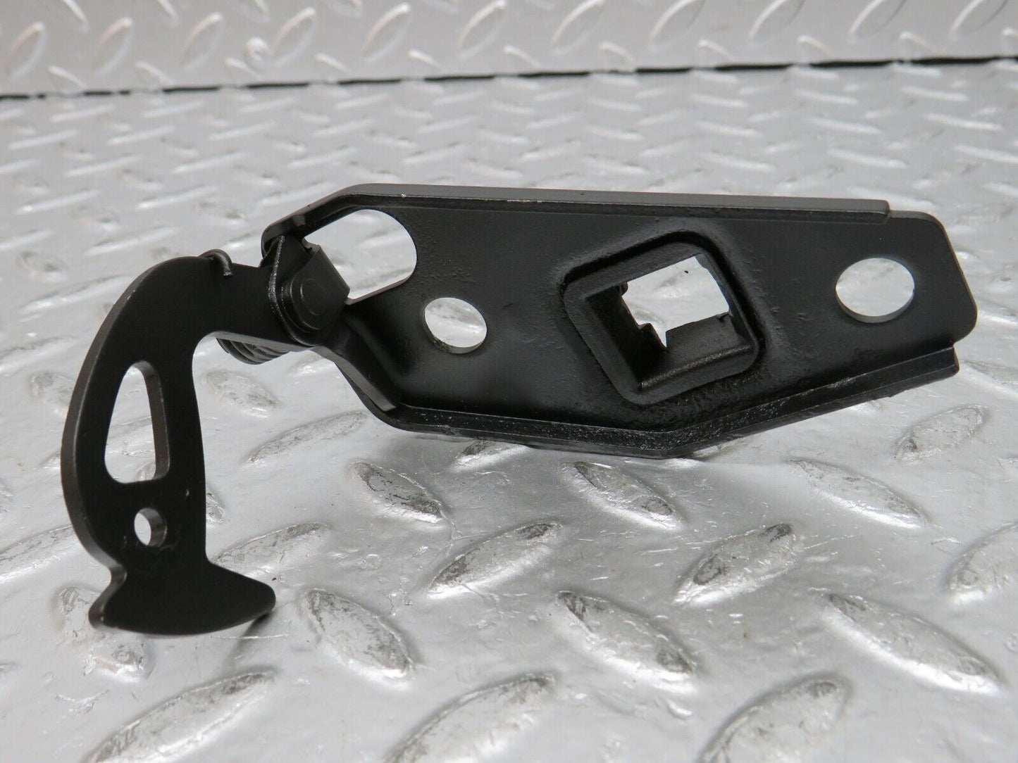 31782 Mercedes-Benz W201 190LE 1.8L Bonnet Safety Latch 2018800560