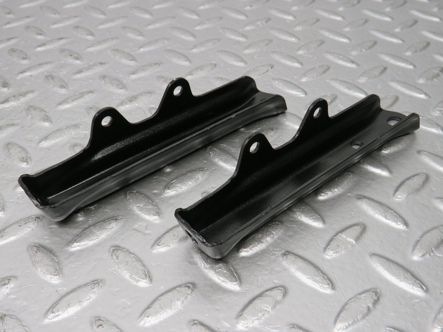 32671 Mercedes-Benz S124 300TE Wagon Air Intake Manifold Bracket
