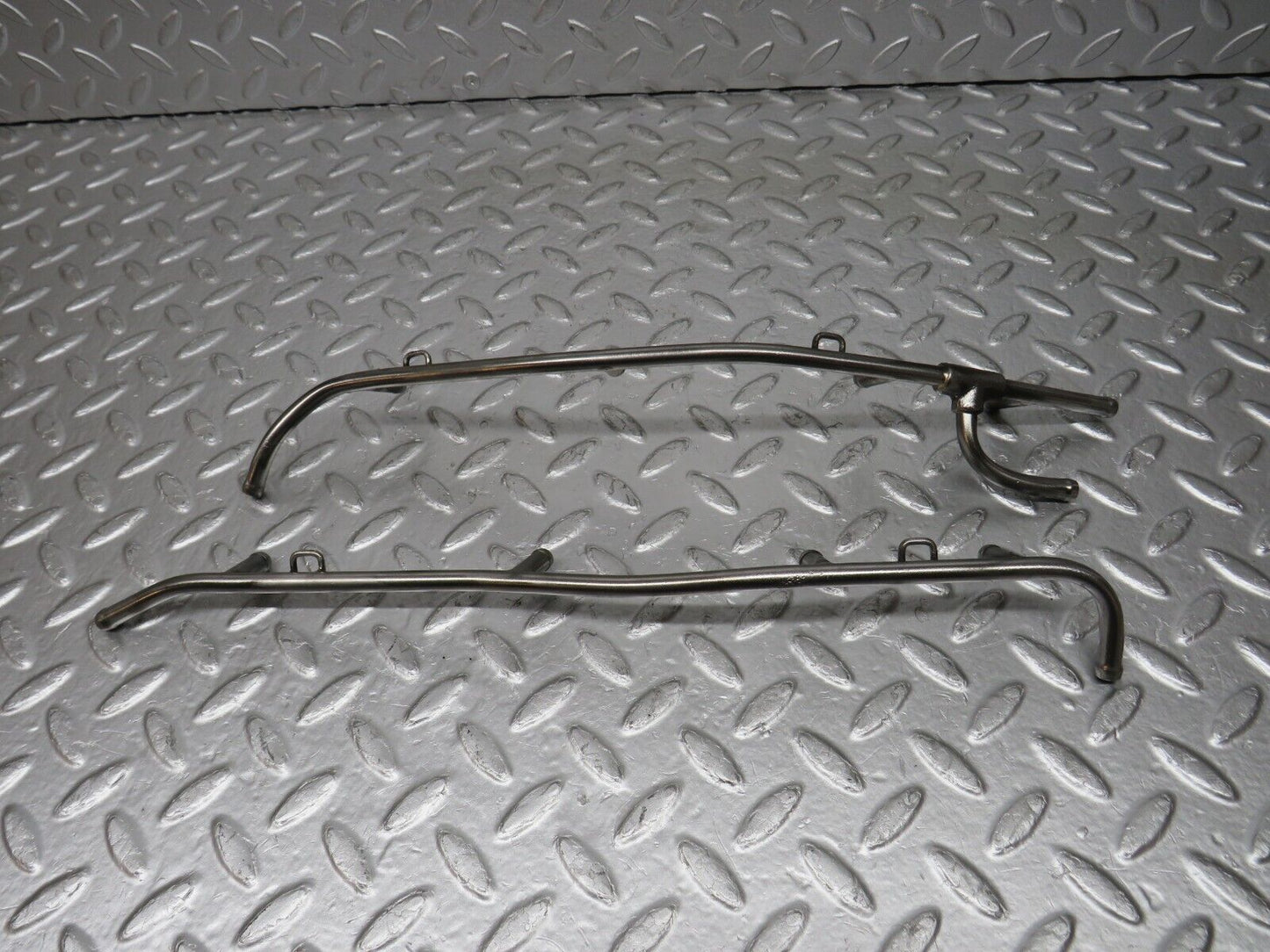 32990 Mercedes-Benz C107 R107 350 V8 Fuel Injection Pipe