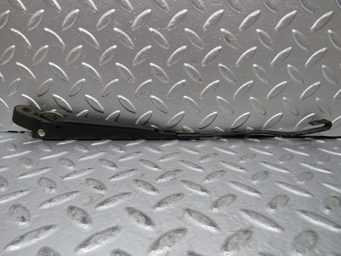 26990 Mercedes-Benz W123 240D Wiper Arm Bosch Left Side 3399990553