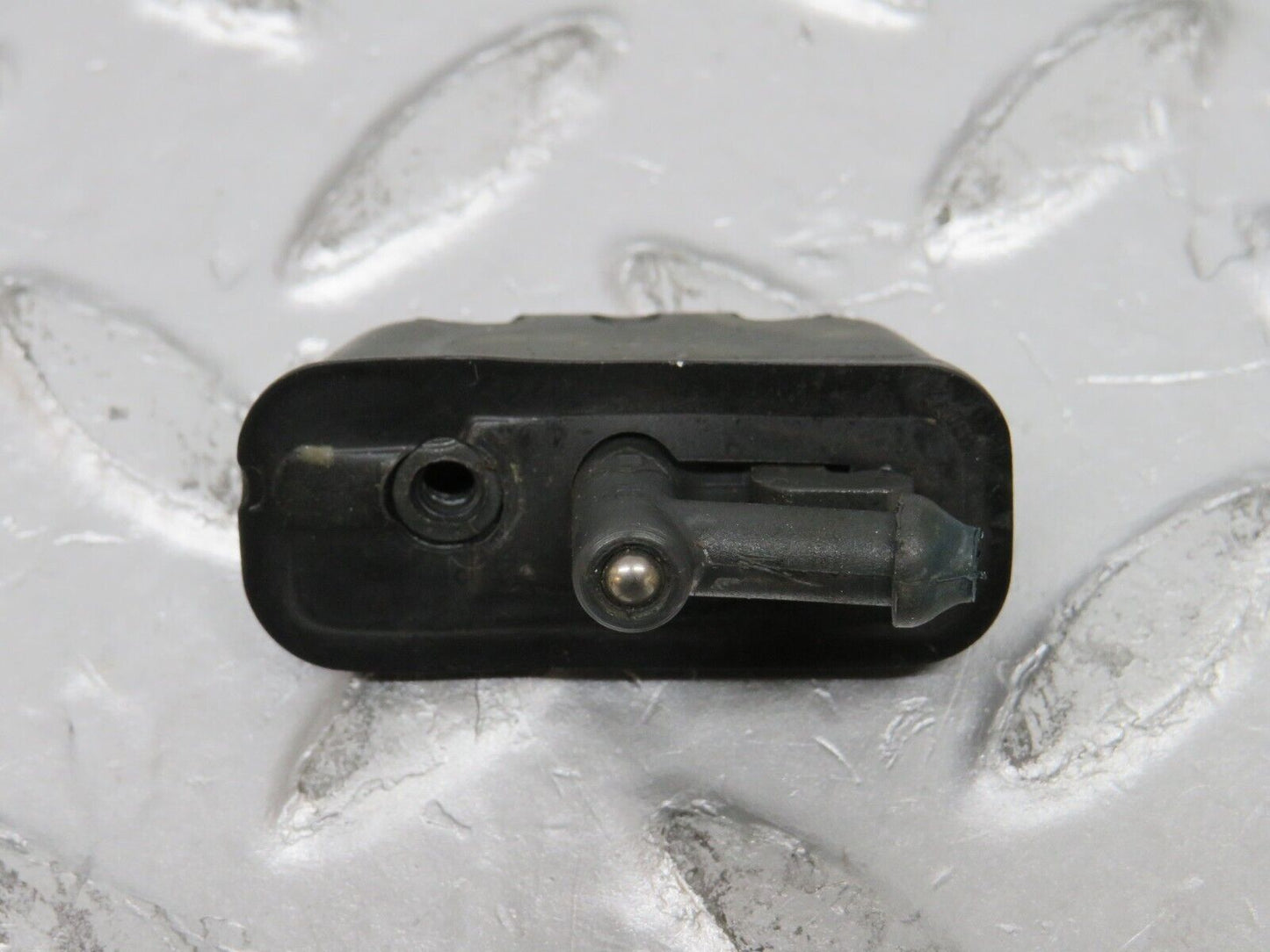 32575 Mercedes-Benz S124 300TE Wagon Tailgate Windscreen Washer Nozzle