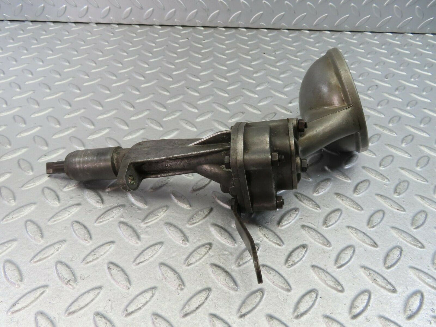 9190 Mercedes-Benz W111 Engine Oil Pump 1801800502