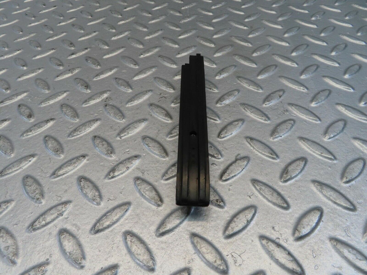 10987 Mercedes-Benz W115 220D Timing Chain Guide Rail 6150500016