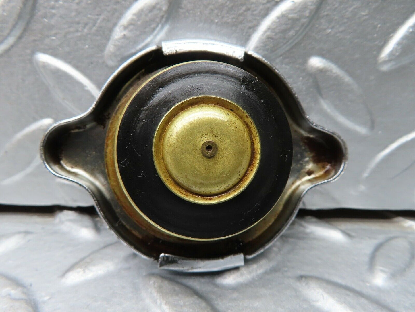 20347 Mercedes-Benz W114 280CE Coupe Radiator Cap RS-512A
