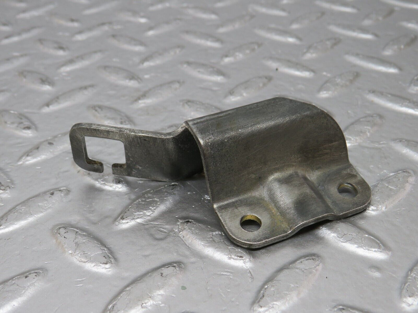 34190 Mercedes-Benz W124 260E Accelerator Cable Bracket Holder
