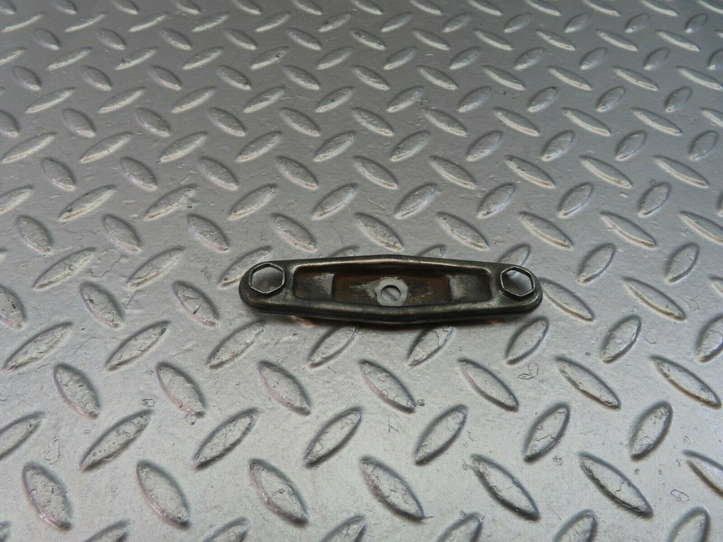 10549 Mercedes-Benz W201 190E Fuel Injector Nozzle Clamp Bracket